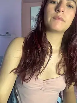 Snapshot of EveRave_Pink chatting on May 2026 01:27:01 PM EveRave Pink online show from May 2026 01:27:01 PM
