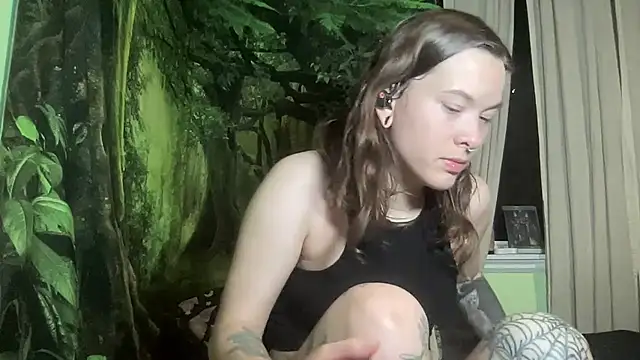 mo0ngoddess online show from December 2025 05:05:01 AM