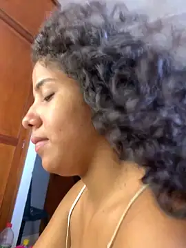 Snapshot of Marise_l chatting on June 2026 02:33:01 PM Marise l online show from June 2026 02:33:01 PM
