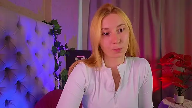 Snapshot of RosalieHandley chatting on June 2026 08:50:01 AM RosalieHandley online show from June 2026 08:50:01 AM