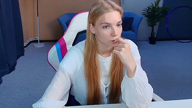 Snapshot of lightshynes chatting on June 2026 07:42:01 AM lightshynes online show from June 2026 07:42:01 AM