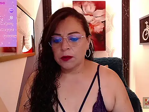 Snapshot of kamy_loort chatting on May 2026 02:01:02 PM kamy loort online show from May 2026 02:01:02 PM