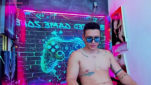 Snapshot of lucassimone_ chatting on June 2026 01:40:01 AM lucassimone online show from June 2026 01:40:01 AM