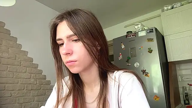 ZaraGuyette online show from June 2026 07:47:02 AM