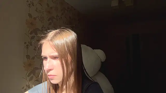 ZaraGuyette online show from June 2026 02:10:01 PM
