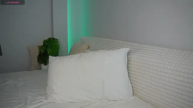 urblonde online show from December 2025 11:34:01 PM