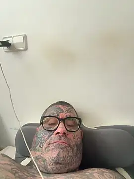 albertogg12 online show from May 2026 04:04:02 PM