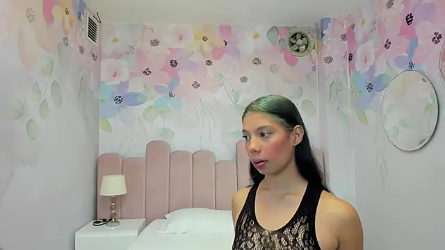Snapshot of doll_skinny18 chatting on May 2026 01:06:01 PM doll skinny18 online show from May 2026 01:06:01 PM