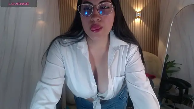 Snapshot of Violett_tf chatting on May 2026 08:39:02 PM Violett tf online show from May 2026 08:39:02 PM