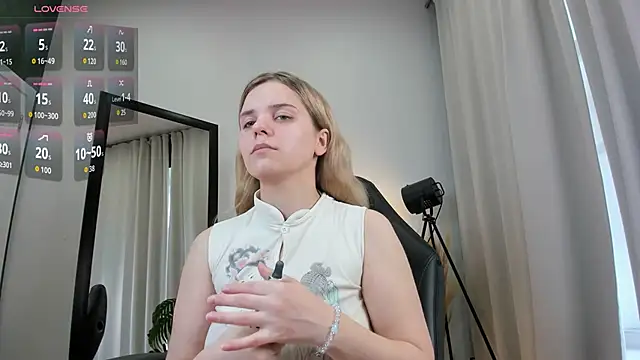 Snapshot of Sofia_Bliss_ chatting on May 2026 06:53:02 AM Sofia Bliss online show from May 2026 06:53:02 AM
