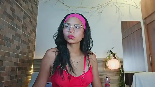 Snapshot of Evalune_ chatting on June 2026 11:20:02 PM Evalune online show from June 2026 11:20:02 PM