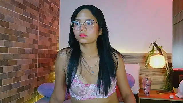 Snapshot of Evalune_ chatting on June 2026 08:52:02 PM Evalune online show from June 2026 08:52:02 PM