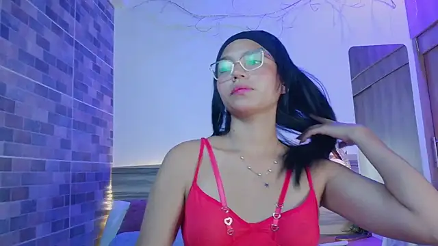 Snapshot of Evalune_ chatting on July 2026 05:24:01 AM Evalune online show from July 2026 05:24:01 AM