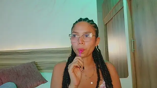 Snapshot of Evalune_ chatting on July 2026 02:27:01 AM Evalune online show from July 2026 02:27:01 AM