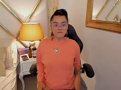 Perla Watson online show from June 2026 04:19:01 AM