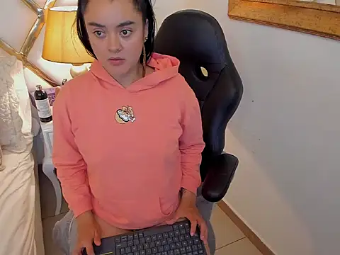 Perla Watson online show from June 2026 06:52:02 AM