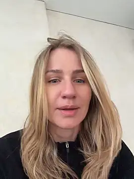 Snapshot of AnnaMist_ chatting on June 2026 09:23:01 AM AnnaMist online show from June 2026 09:23:01 AM