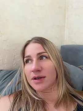 Snapshot of AnnaMist_ chatting on July 2026 12:00:02 PM AnnaMist online show from July 2026 12:00:02 PM