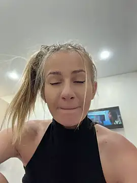 Snapshot of AnnaMist_ chatting on July 2026 06:58:02 PM AnnaMist online show from July 2026 06:58:02 PM