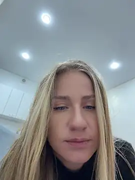 Snapshot of AnnaMist_ chatting on July 2026 05:50:01 PM AnnaMist online show from July 2026 05:50:01 PM