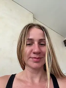 Snapshot of AnnaMist_ chatting on July 2026 10:39:01 AM AnnaMist online show from July 2026 10:39:01 AM