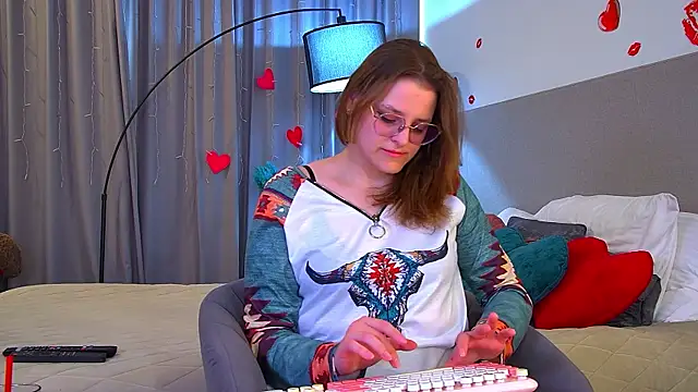 Snapshot of AlexaAvery chatting on June 2026 06:15:02 AM AlexaAvery online show from June 2026 06:15:02 AM