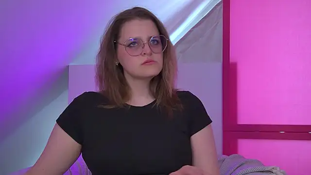 Snapshot of AlexaAvery chatting on June 2026 02:33:01 PM AlexaAvery online show from June 2026 02:33:01 PM