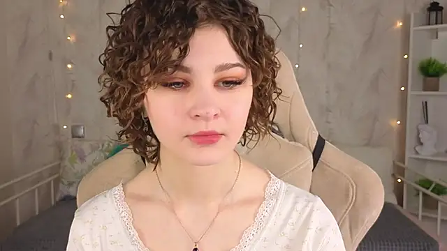 Kira  Fluffy online show from May 2026 05:37:01 AM