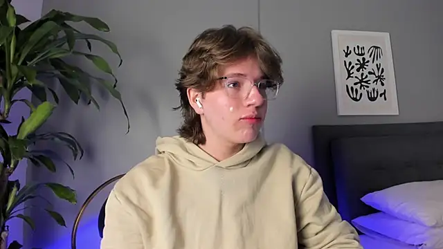 LucasMoraless online show from June 2026 02:41:01 PM