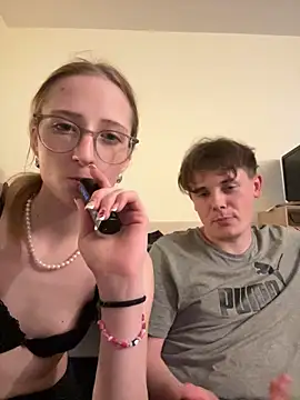 LauraundSteve  online show from May 2026 07:10:02 PM