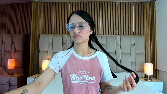 SophiieCalloway1 online show from May 2026 01:37:01 PM