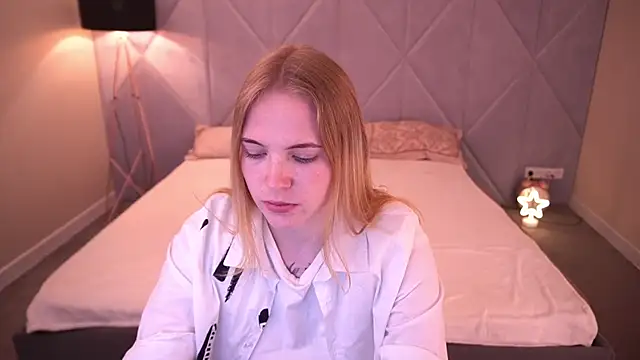 Snapshot of NikkyReyyy chatting on May 2026 05:35:01 AM NikkyReyyy online show from May 2026 05:35:01 AM