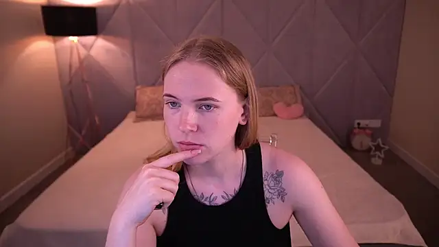 Snapshot of NikkyReyyy chatting on May 2026 05:24:01 AM NikkyReyyy online show from May 2026 05:24:01 AM