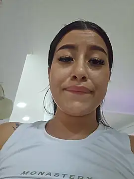 Luisa Madrid online show from May 2026 06:09:01 PM