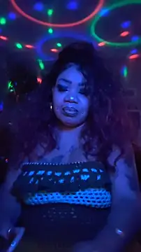 Snapshot of NailGoddessnow chatting on January 2025 11:29:01 PM NailGoddessnow online show from January 2025 11:29:01 PM