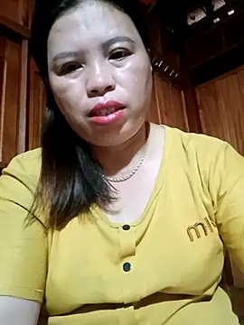 Snapshot of -Yeyi- chatting on June 2026 11:42:01 PM -Yeyi- online show from June 2026 11:42:01 PM