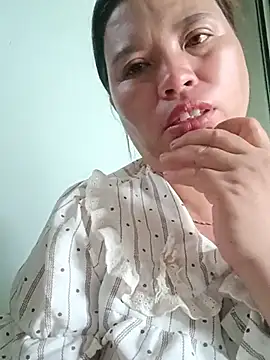 Snapshot of -Yeyi- chatting on July 2026 11:40:01 PM -Yeyi- online show from July 2026 11:40:01 PM