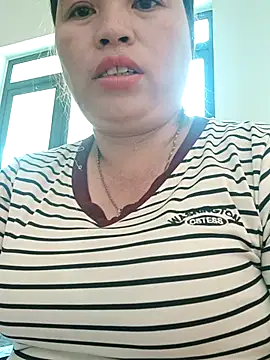 Snapshot of -Yeyi- chatting on July 2026 02:27:02 AM -Yeyi- online show from July 2026 02:27:02 AM