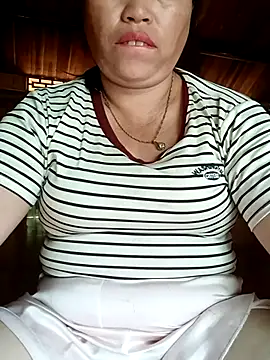 Snapshot of -Yeyi- chatting on July 2026 10:32:02 AM -Yeyi- online show from July 2026 10:32:02 AM