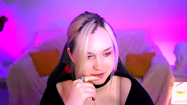 ViolettWoods online show from May 2026 08:10:01 AM