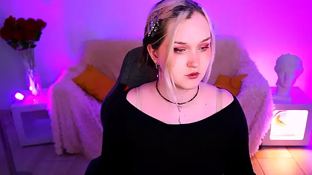 ViolettWoods online show from June 2026 02:44:02 PM