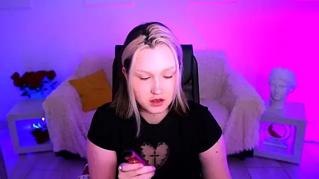 ViolettWoods online show from July 2026 08:09:02 AM