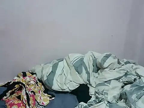 Snapshot of Squirty_pussie chatting on July 2026 08:40:01 AM Squirty pussie online show from July 2026 08:40:01 AM