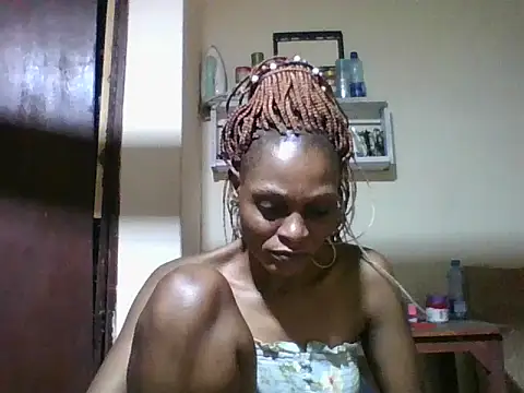 Snapshot of Ebonyqueen4 chatting on May 2026 06:31:02 AM Ebonyqueen4 online show from May 2026 06:31:02 AM
