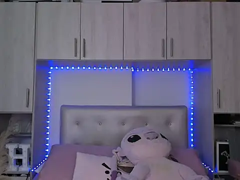 Honniewhitee  online show from July 2026 10:16:01 PM