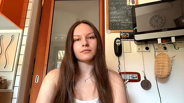 ShaylaChong online show from July 2026 09:01:01 AM