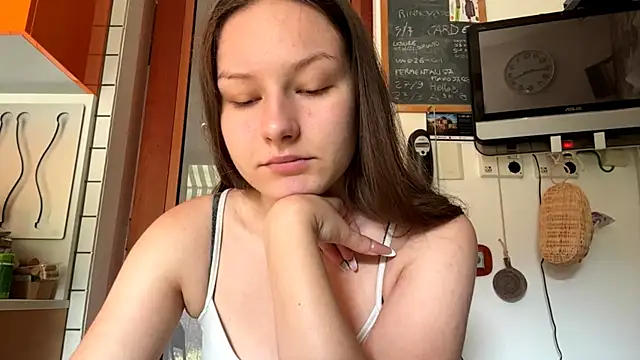 ShaylaChong online show from July 2026 07:13:01 AM