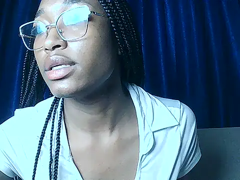 Snapshot of pinky_aura22 chatting on June 2026 09:40:01 PM pinky aura22 online show from June 2026 09:40:01 PM