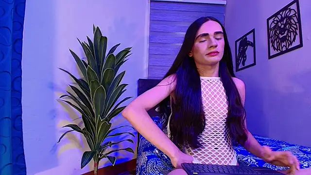Snapshot of AURALIS_LUX chatting on May 2026 12:20:01 PM AURALIS LUX online show from May 2026 12:20:01 PM