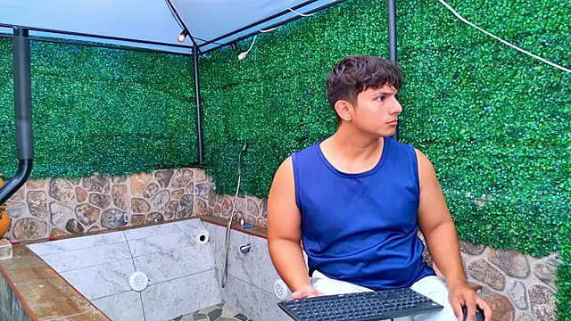 ParejaCurvy20 online show from June 2026 07:50:01 PM